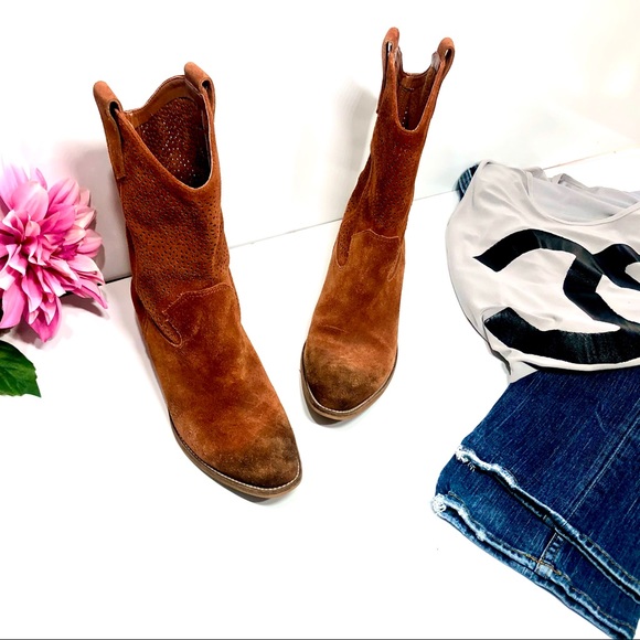 BCBG Suede Boot Rust color size 7.5 B - Picture 12 of 16